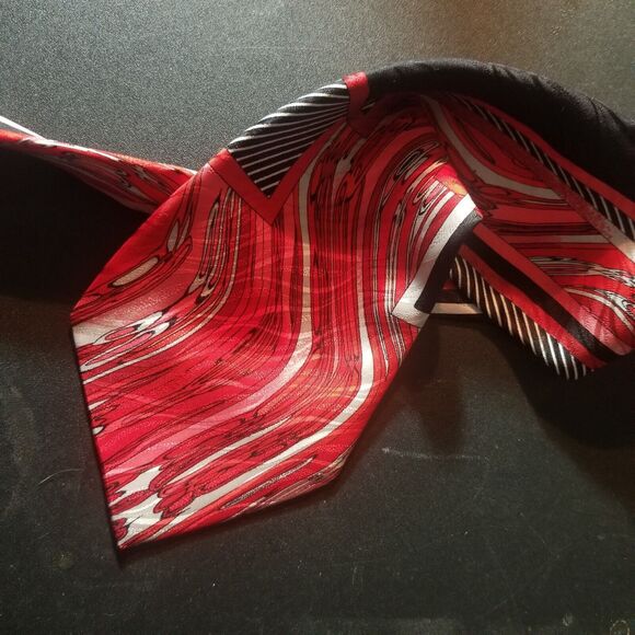 ANTONIO RICCI Men's 100% Silk Necktie ITALY Designer Geometric Red EUC - Picture 8 of 10